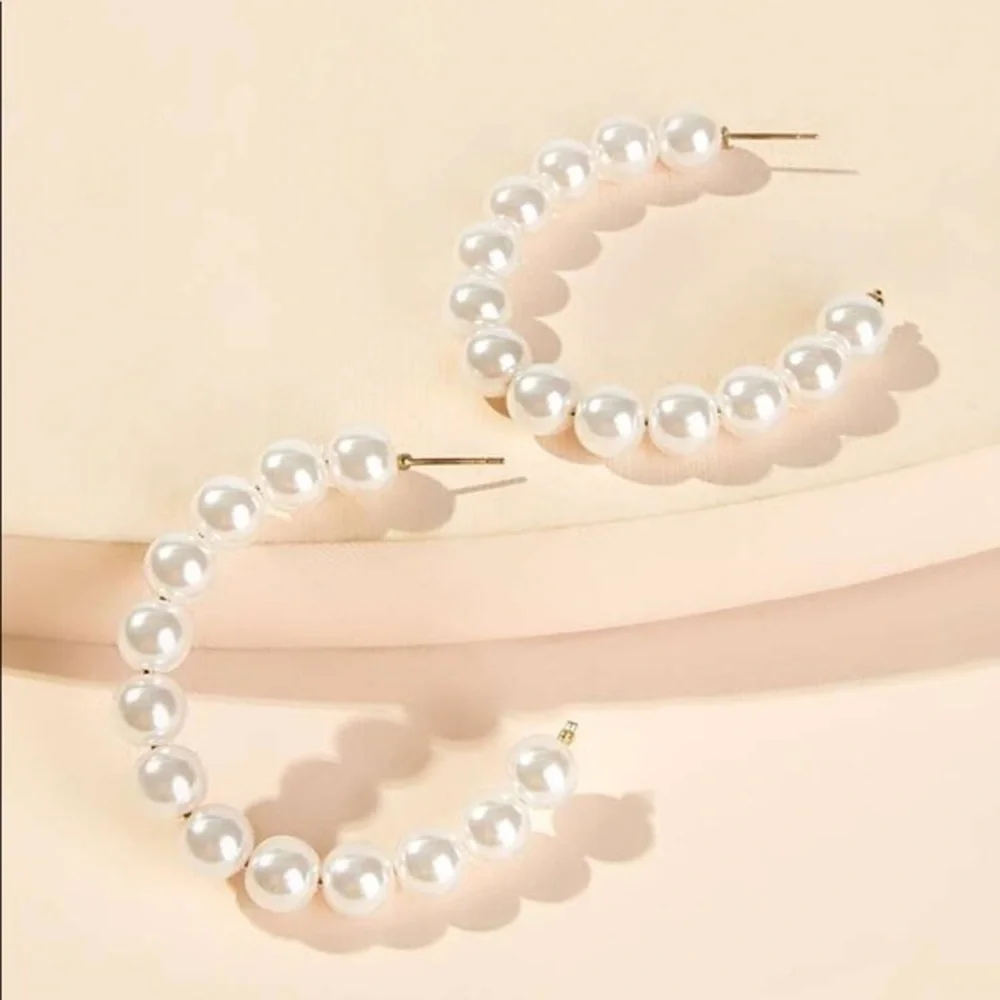 3/$30 💛 Faux Pearl Hoop Earrings